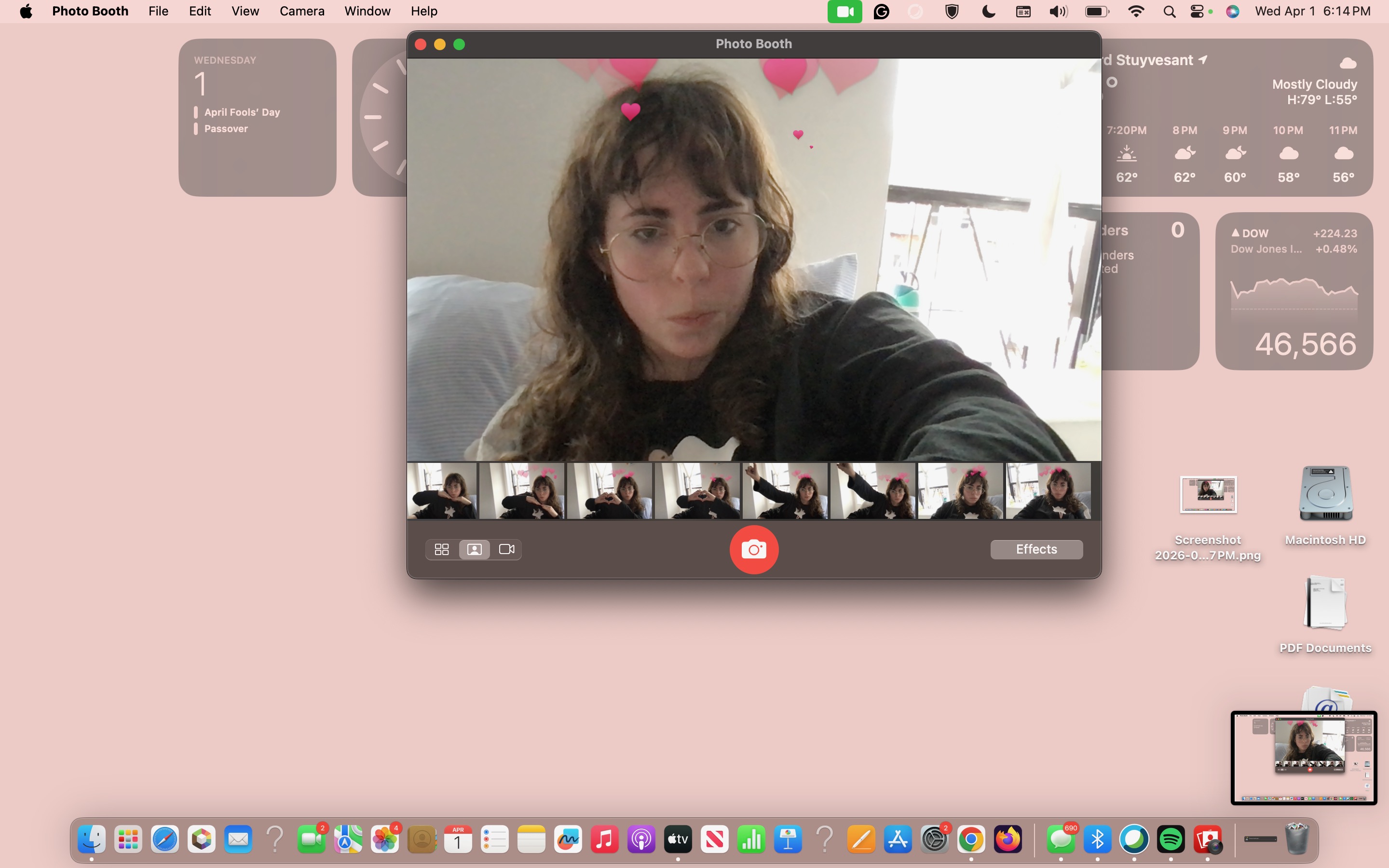 Emma Vanzant in Photo Booth